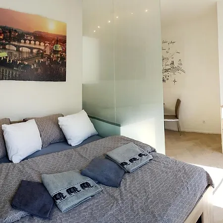 Onsite Free Garage Parking, 10Min Centre By Bus Apartment Prague Exterior photo