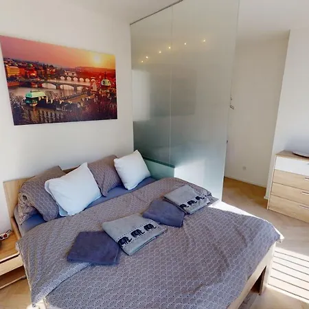 Onsite Free Garage Parking, 10Min Centre By Bus Apartment Prague Exterior photo