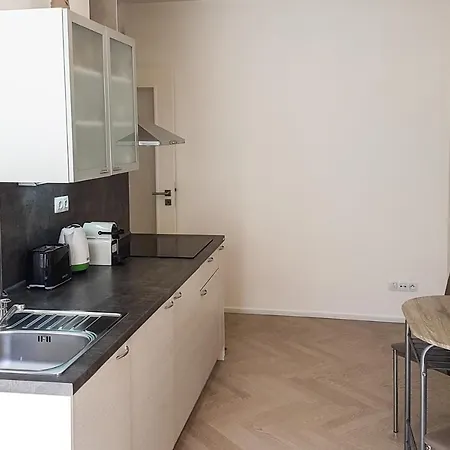 Onsite Free Garage Parking, 10Min Centre By Bus Apartment Prague Exterior photo